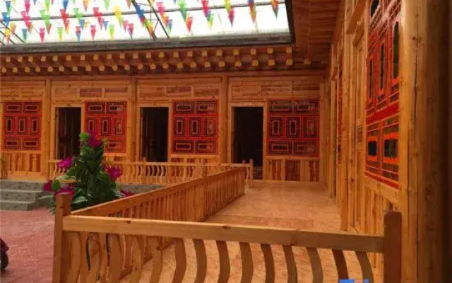 Xiahe Riyue Mountain Villa