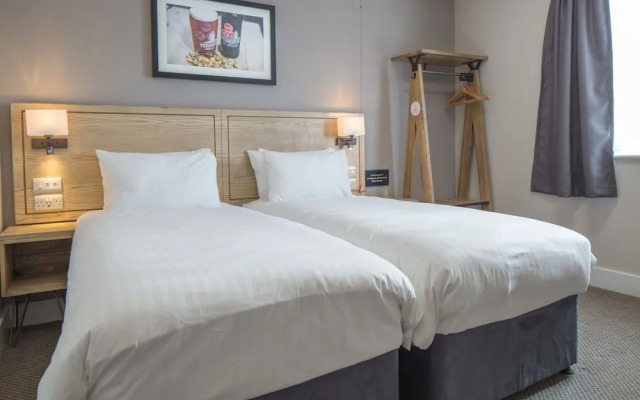Paisley Pear, Brackley by Marston's Inns