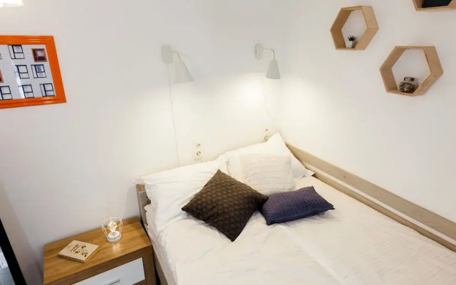 7 Apartments
