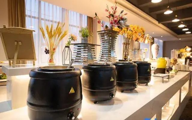 Sewen Hotel (Zhengzhou Jindai Industrial Park Cloud Times Square Branch)