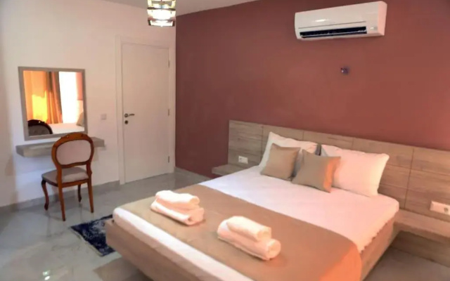 Kaş Ay Işığı Suit Apart