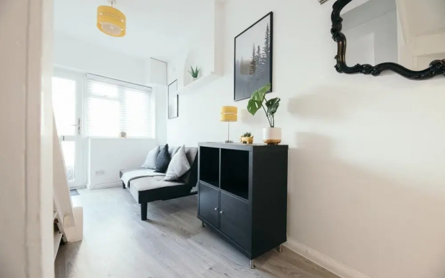 NEW Sleek and Chic 1BD Brighton Flat - Sleeps 3