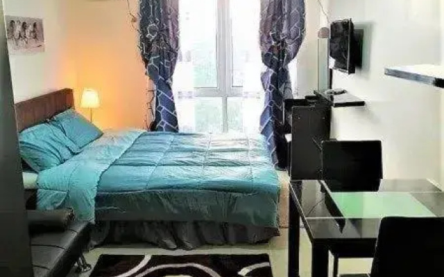 Studio Condominium - Short and Long Term Staycation