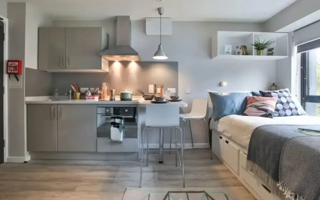 Student Only 73 Princess Road East