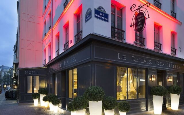 Отель Relais Des Halles Париж вид на фасад
