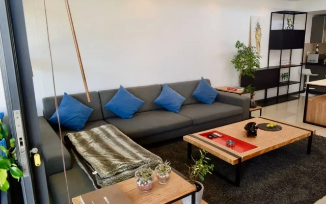 Spacious Upmarket 2 Bedroom Apartment