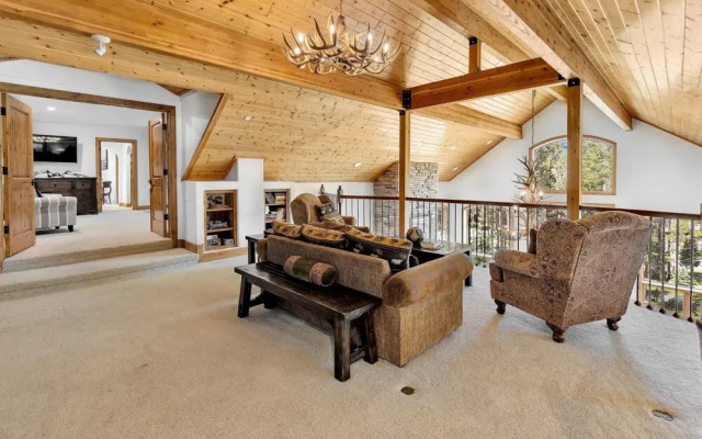 Majestic Lodge Retreat Amenities & Views