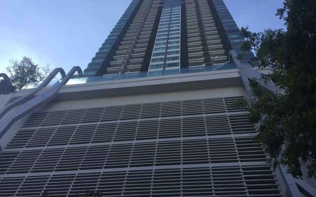 Отель Bangkok Luxury Suites Pyne вид на фасад