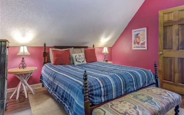 Eagles Nest II - Two Bedroom Cabin