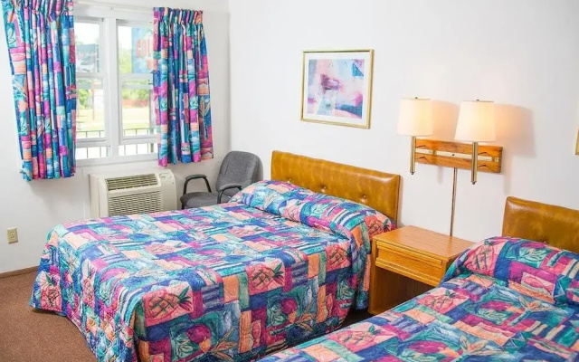 Colonial Motel