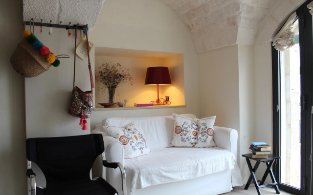 Ostuni,trullo fiabesco con piscina