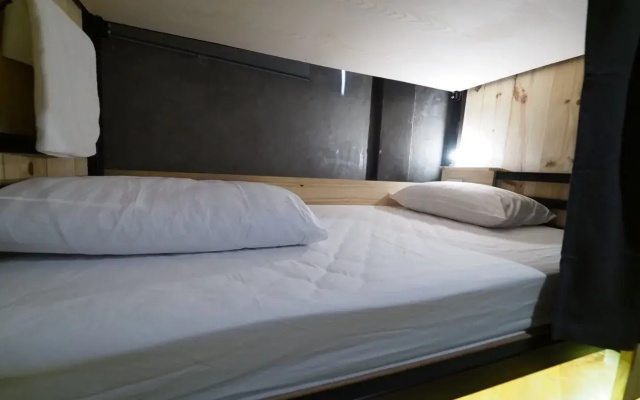 Luck-Yimm Hostel - Adults Only
