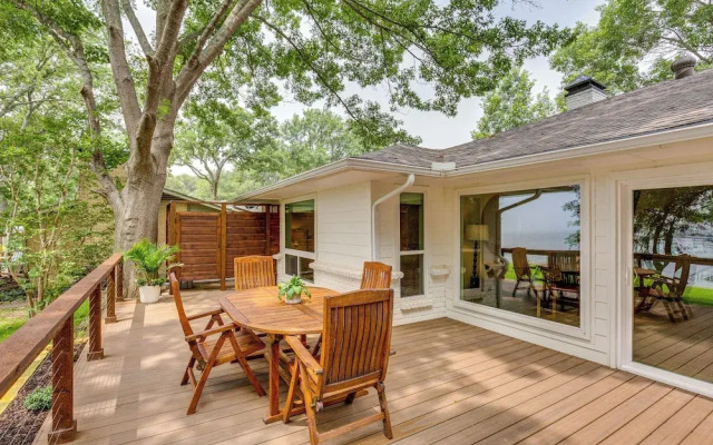 Private Dock: Lakefront Enchanted Oaks Retreat