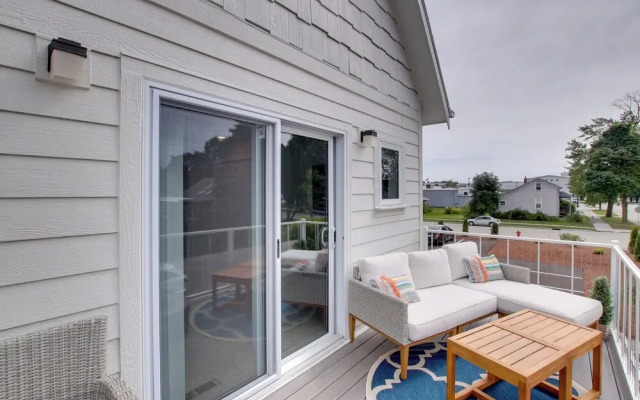 Riverfront Sheboygan Townhome w/ Grill!