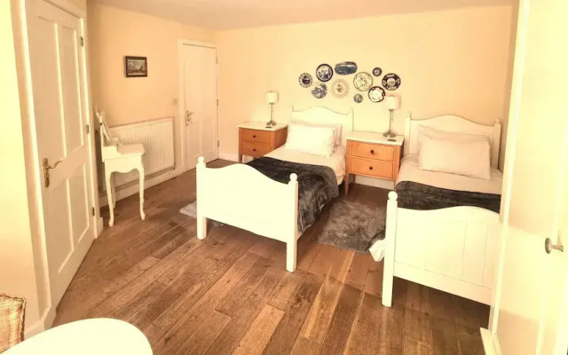 Oak Tree Rooms