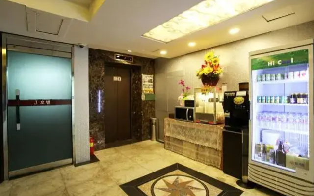 J Hotel