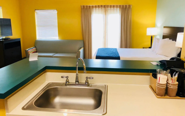 The Island Hotel Near Beach Port Aransas