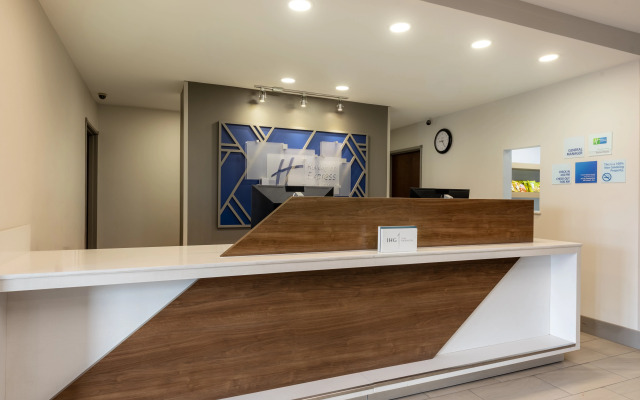 Holiday Inn Express Hotel & Suites LAMAR by IHG