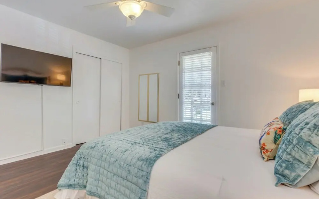 Family-friendly Home: 6 Mi to Downtown Mobile!