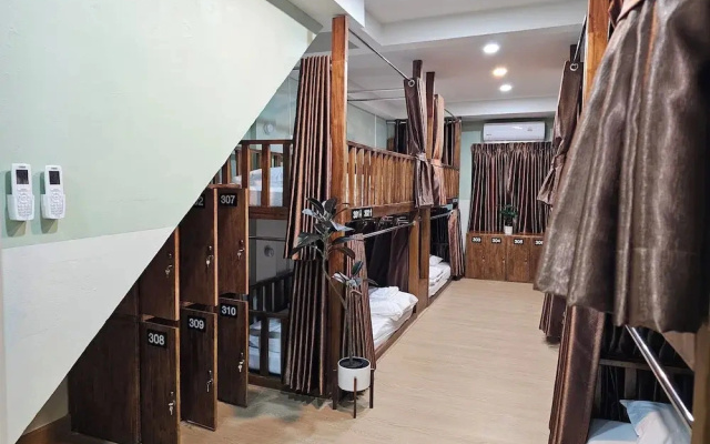 Lub Nai Hostel