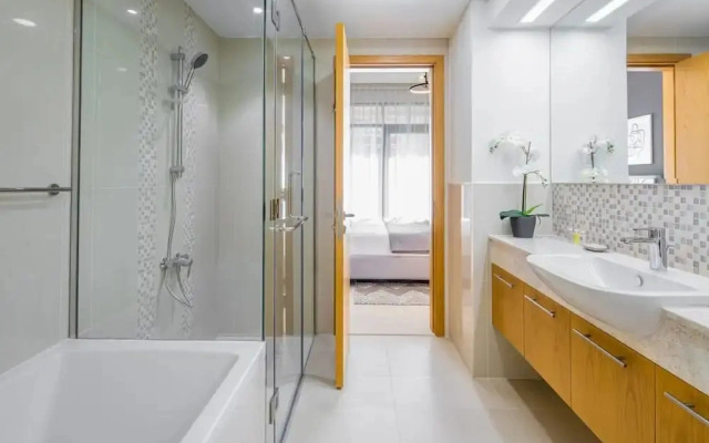 Silkhaus Modern New Building Pool Gym