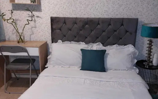Remarkable 3-bed House in Leeds