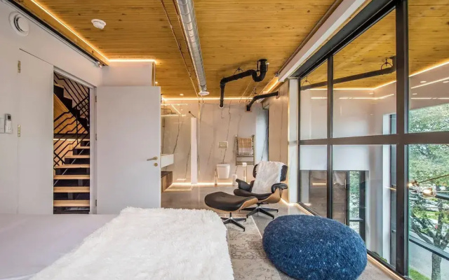 The Halifax Rooftop Home (Furnished)