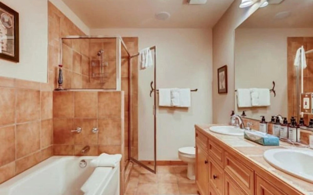 Premier 4 Bedroom Ski in, Ski out Vacation Rental at the Timbers With the Best Access to Skiing in Keystone