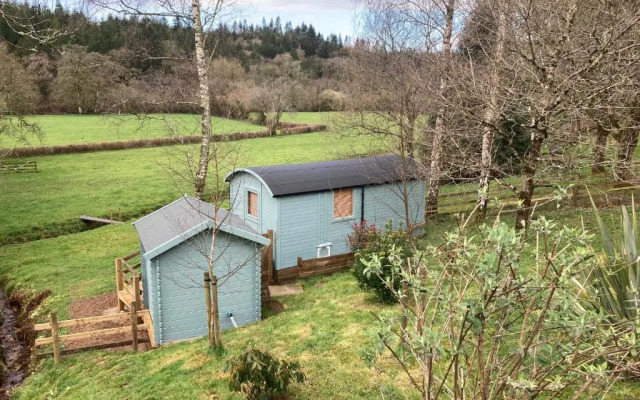 The Lookout Shepherd's Hut