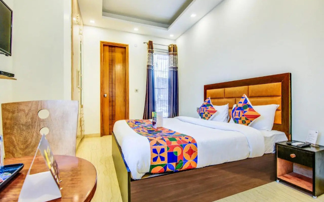 Fabhotel Floyd