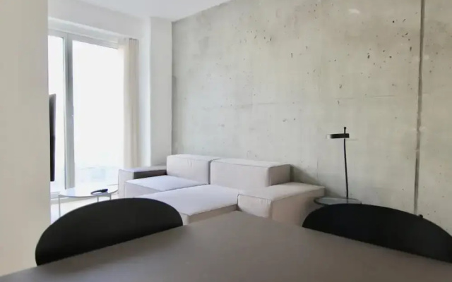 Cool 1-bed w new Yorker Vibes and Private Terrace