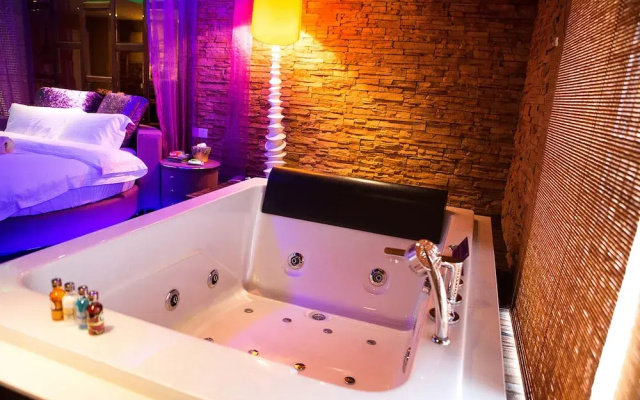 Rose Lover Hotel