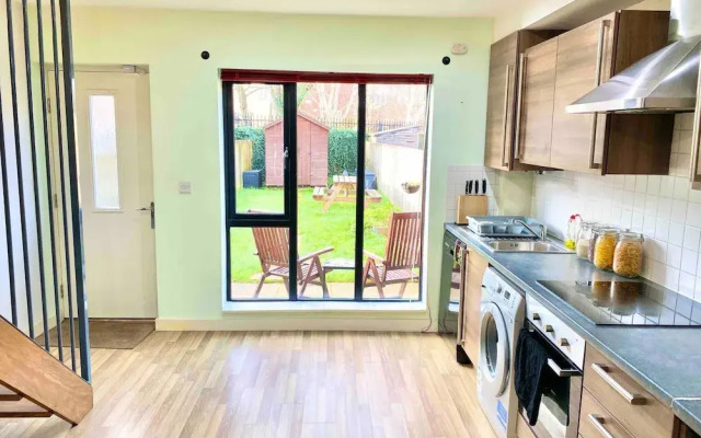 5-bed Townhouse Salford Deep Cleaned