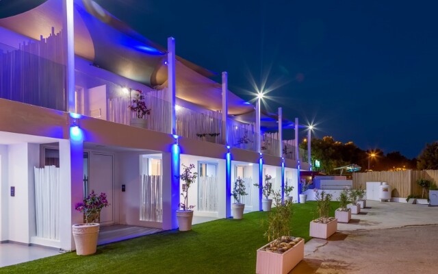 Апартаменты Blue Harbour Boutique Apartments вид на фасад