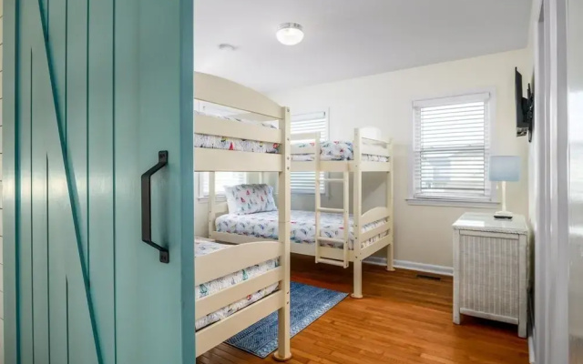Dream Weaver 4 Bedroom Home by RedAwning
