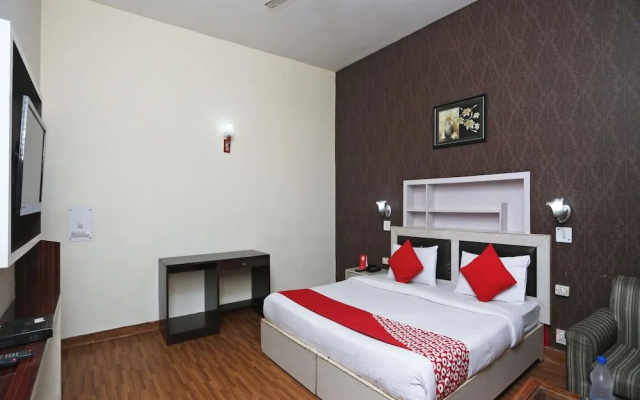 OYO 14908 Chirag Residency