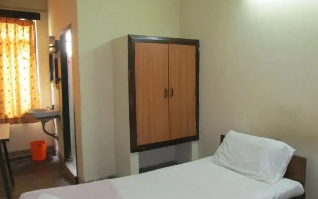 Stay N Tour Home - Adyar
