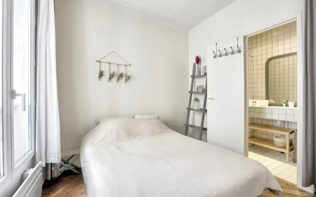 Classy and Cosy 1-bedroom Ensuite, 2min Walk From Cadet Metro