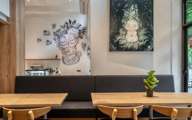 Zen Master Hotel