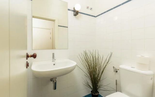 Flores S in Porto With 1 Bedrooms and 1 Bathrooms