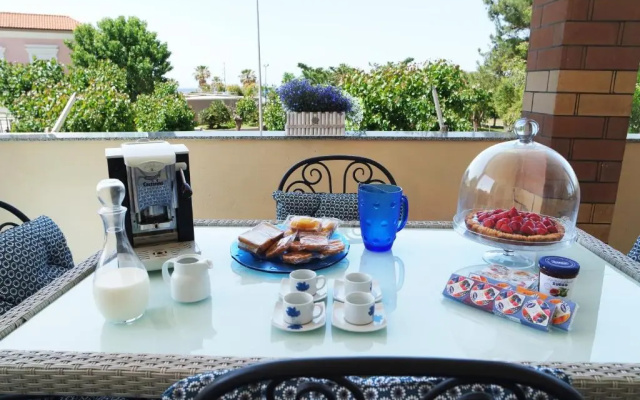 Eleatica Holiday Apartment