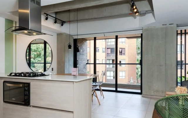 Fantastic 3 BR w Balcony in Laureles Medell n