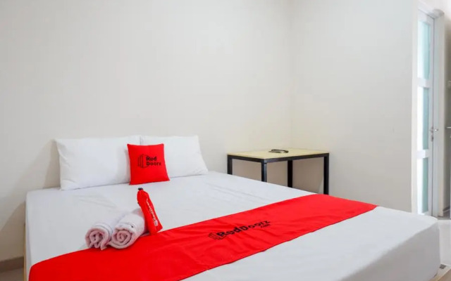 RedDoorz near Lippo Plaza Buton