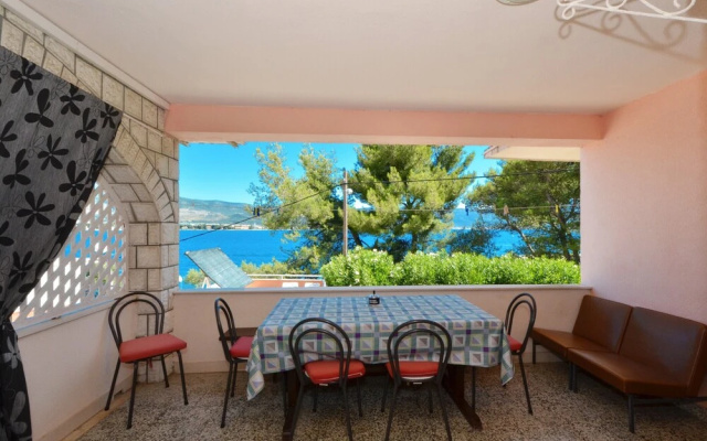 A - Large apt With big Terrace, Next to the Beach