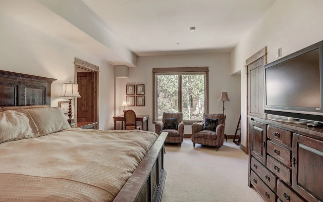 Elegant Updated 3 Bedroom Condo At One Arrowhead Place Condo by RedAwning