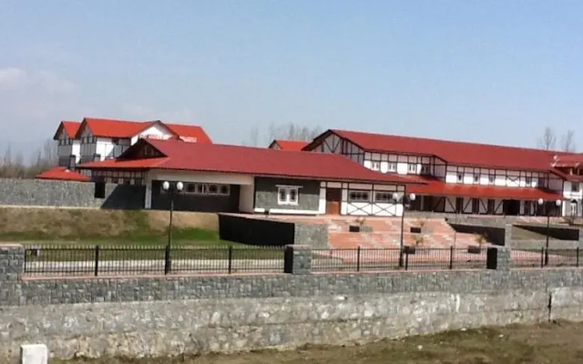 Hotel Pine Spring Srinagar Nowgam