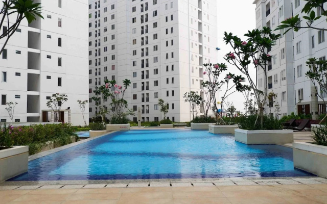Minimalist and Warm 2BR Bassura City Apartment