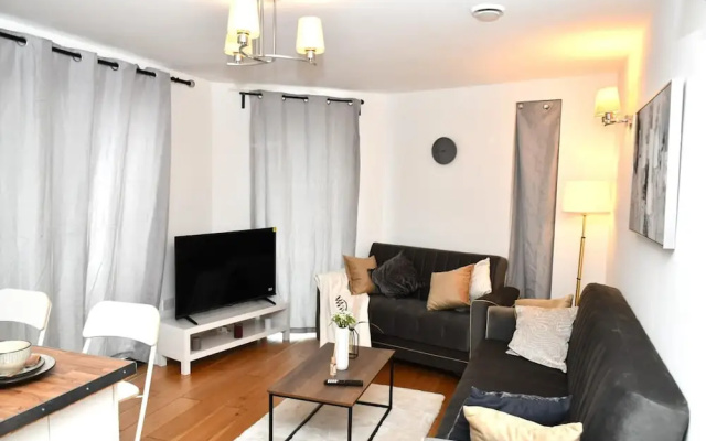 Sleeps 4 - Private Balcony - Wheelchair Accessible