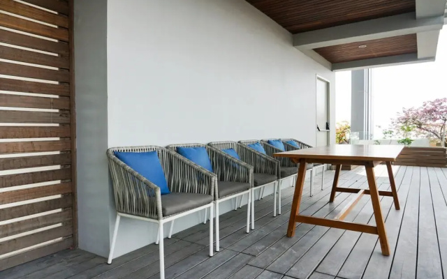 Elegant 1BR Veranda Residence @ Puri Apartment by Travelio