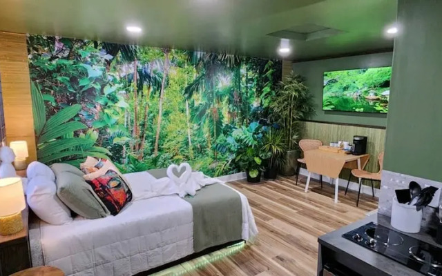 Zen Retreat-jacuzzi, Kitchenette, Walk to fun